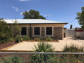 Cute and Cosy II - Events, Workers, Getaways. Murray Bridge